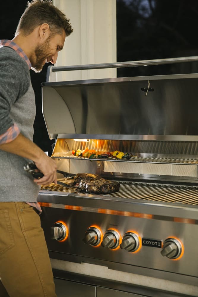 Coyote C2SL36NG 36 Inch BuiltIn Grill with 3 Infinity Burners