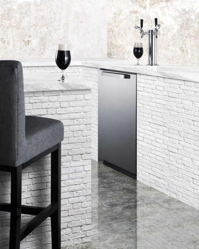 Summit SBC696OSTWINTL 24 Inch BuiltIn Outdoor Kegerator with 6.04 Cu