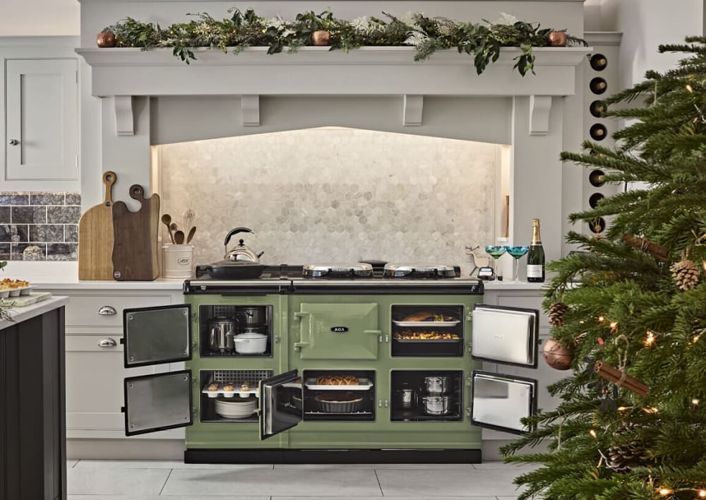 AGA AER7339AUB 39 Inch Freestanding Electric Range with 2 Hotplate Burners,  Three Ovens, Touchscreen Control, Cast-Iron Ovens, Roasting Oven, Baking  Oven, Simmering Oven, Boiling Plate, Simmering Plate, and Insulated Covers:  Aubergine