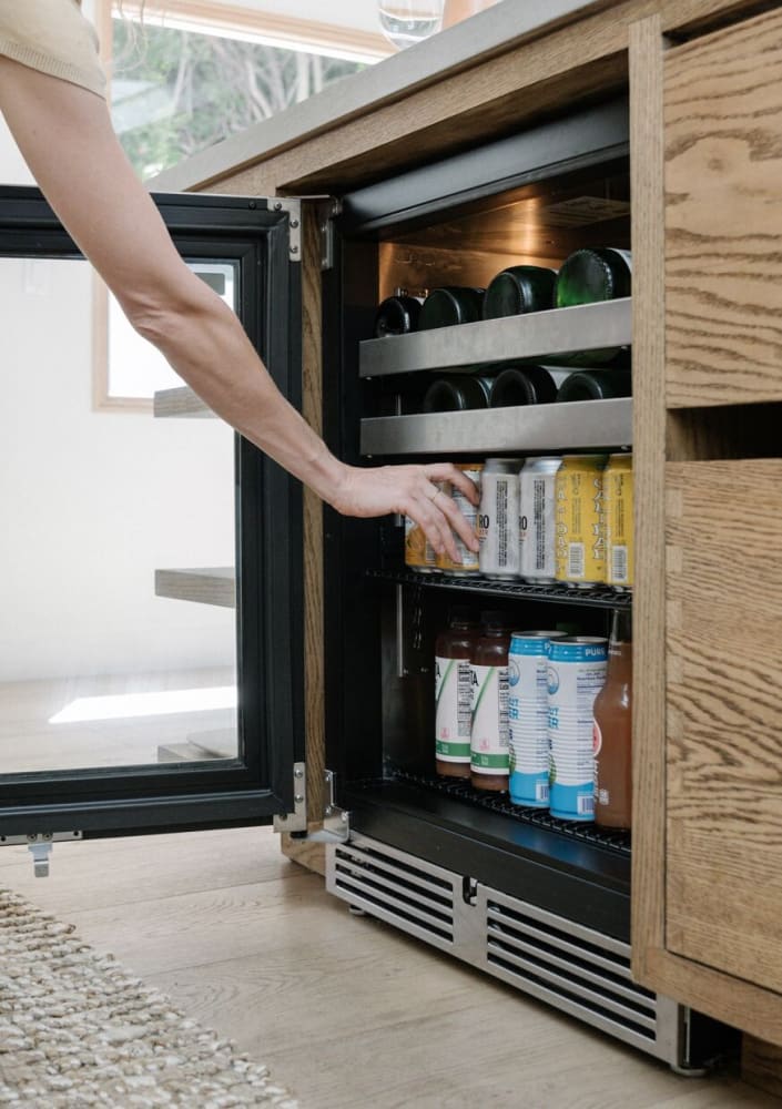 Perlick HC24BB43RL 24 Inch BuiltIn Beverage Center with 16 Bottle and