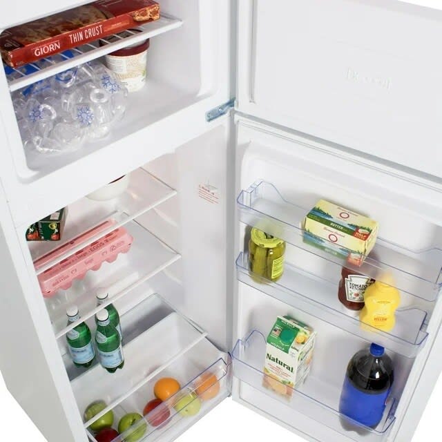 Avanti AVRPD7300BW 22 Inch Freestanding Top Freezer Refrigerator