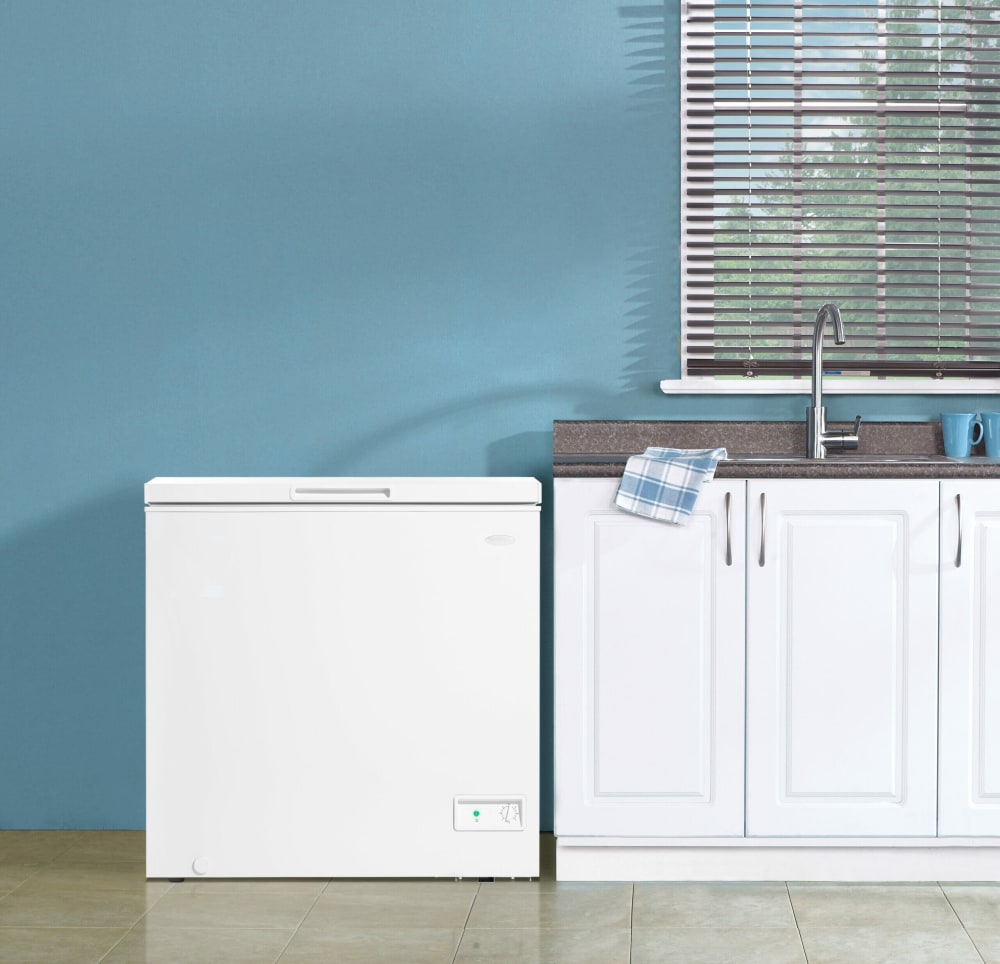 Danby DCF070A6WM 33 Inch Freestanding Chest Freezer with 7.0 Cu