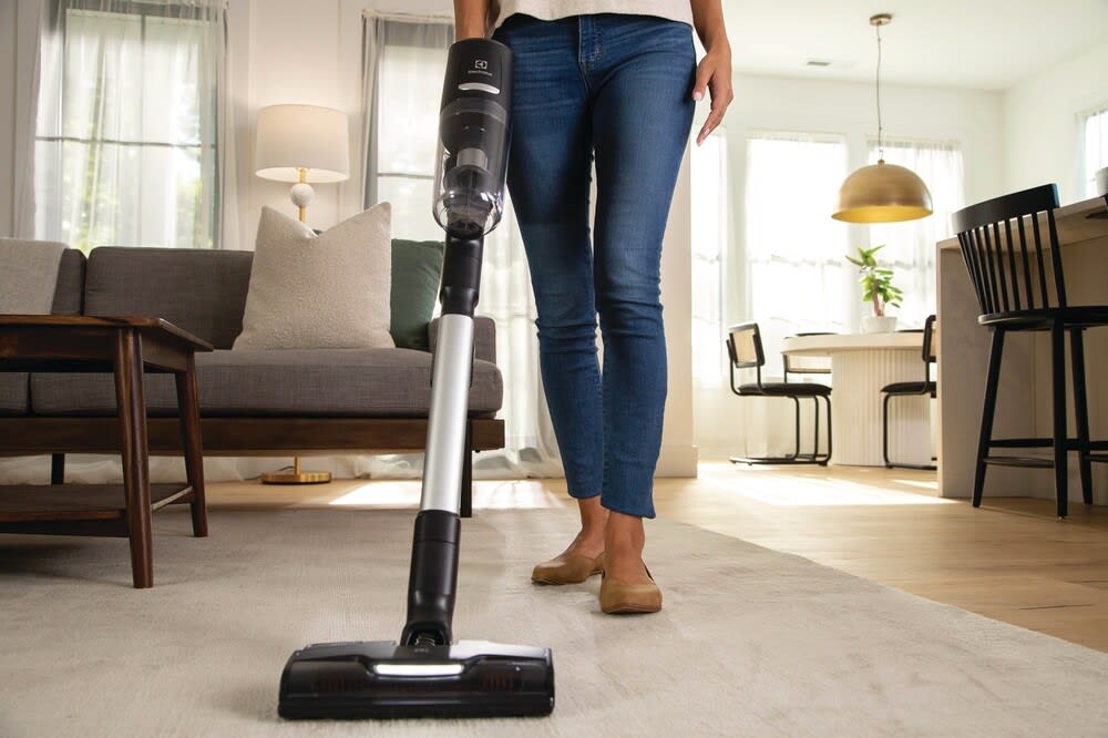 Electrolux EHVS85S3AU Ultimate800™ Cordless Stick Vacuum with BrushRoll