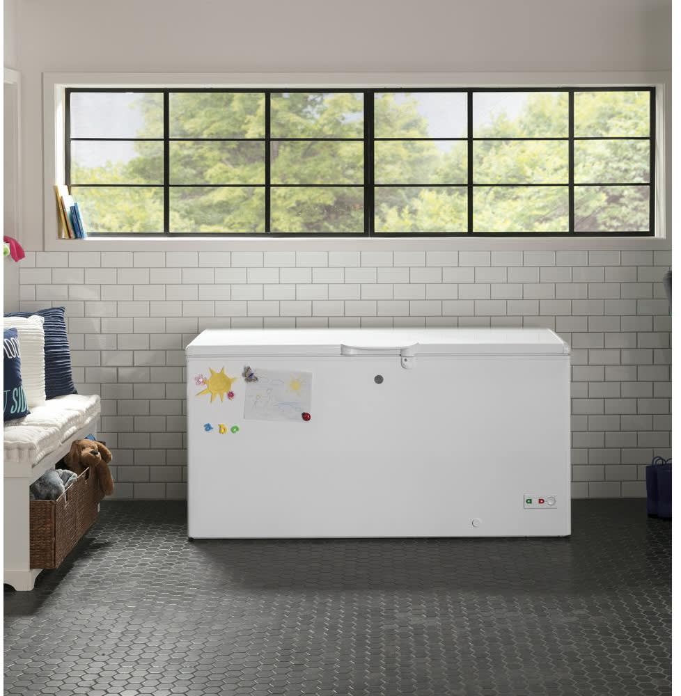 GE FCM16SLWW 65 Inch Manual Defrost Garage Ready Chest ...