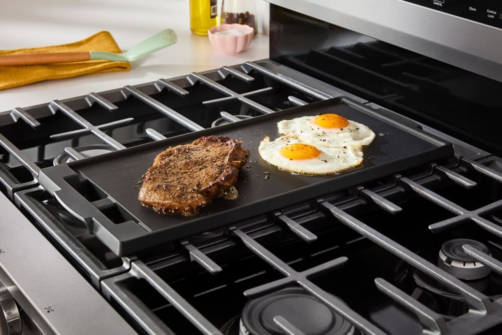 Whirlpool WFGS5030RS 30 Inch Freestanding Gas Range with Sealed