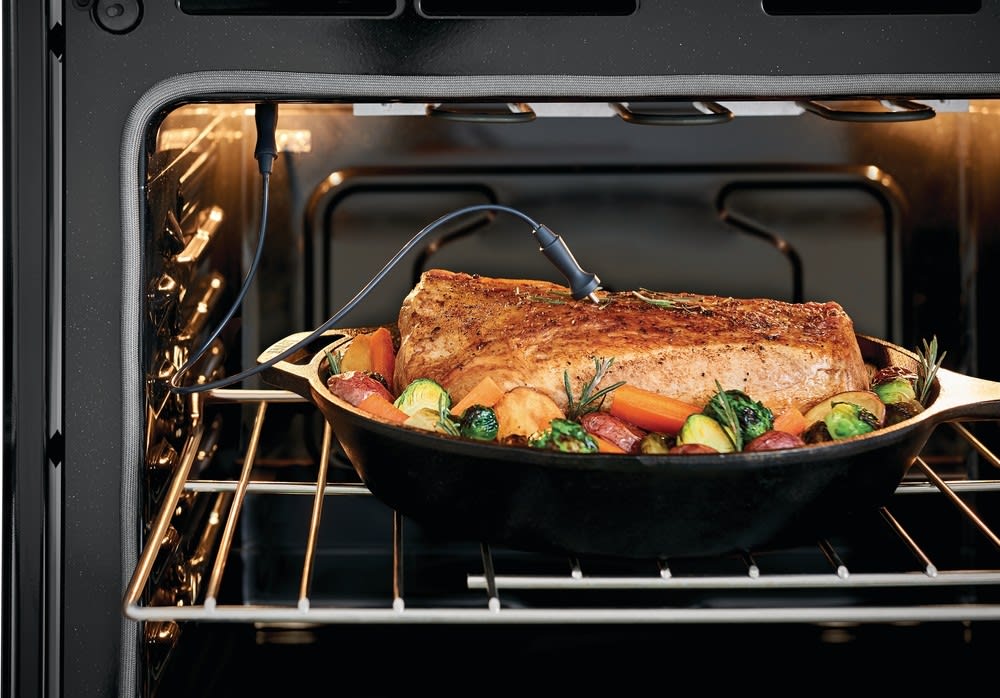 Frigidaire FGEW3046UF 30 Inch Electric Single Wall Oven with 5.1 Cu. Ft