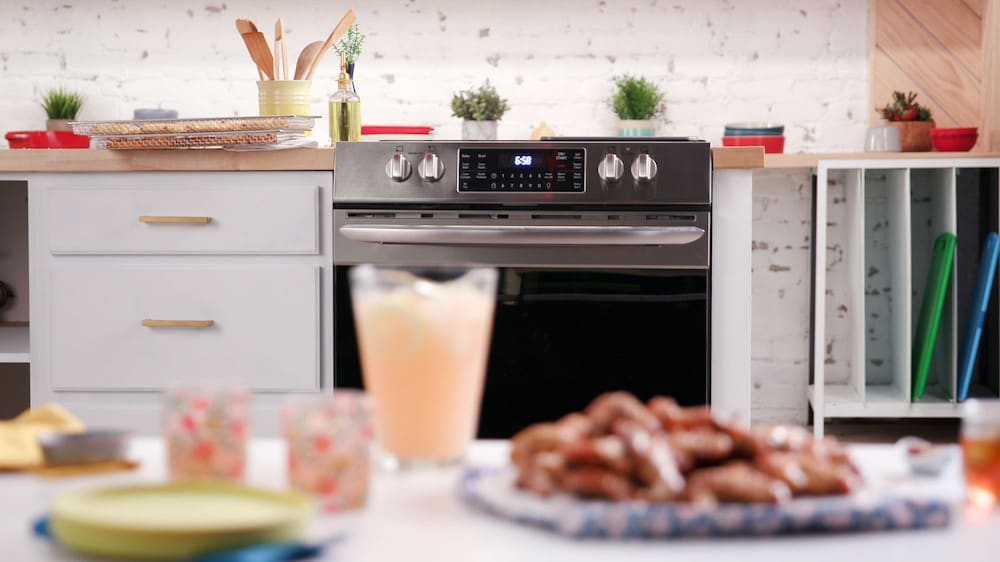 Frigidaire Gallery Series FGGH3047VF 30 Inch Front Control Gas Range with 5 Burners