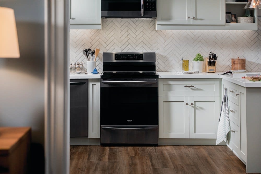 Frigidaire GCRI3058AD 30 Inch Freestanding Induction Range with 4