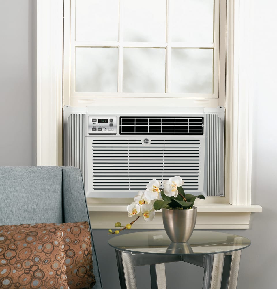GE AEM05LV 5,200 BTU Room Air Conditioner with 145 CFM, 12 ...