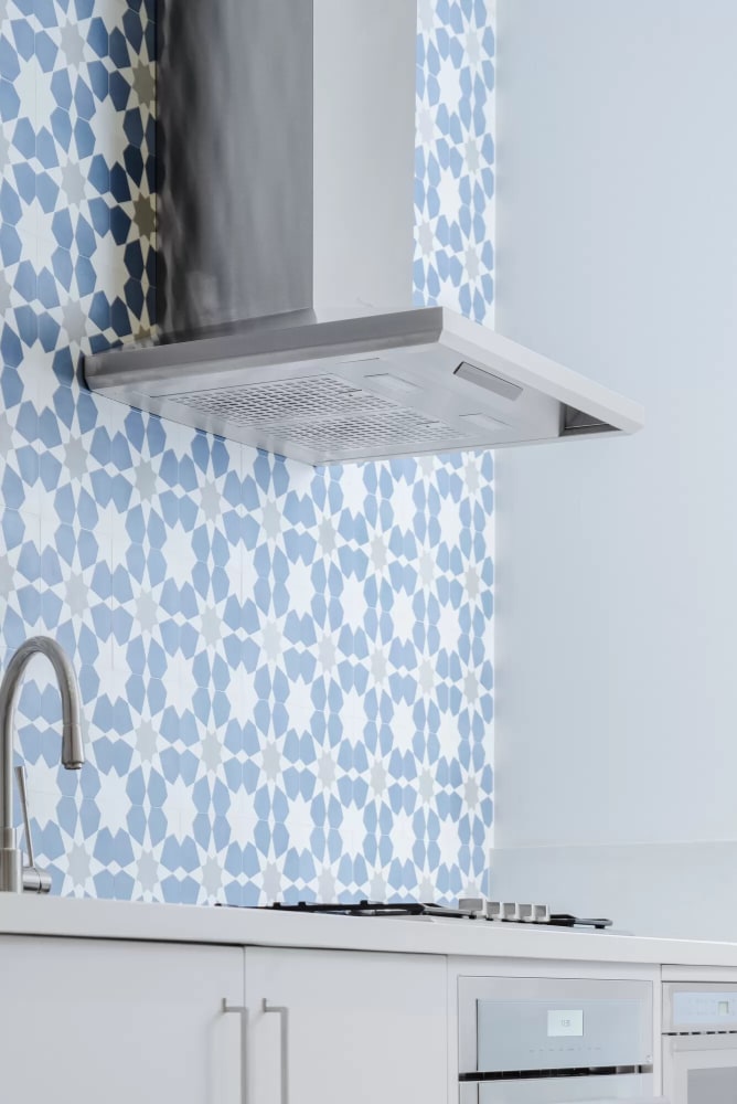 Thermador HMCB30WS 30 Inch Wall Mount Smart Range Hood with 4Speed/600