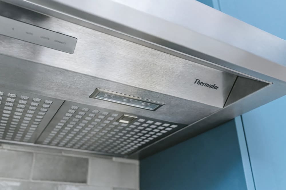 Thermador HMWB36WS 36 Inch Wall Mount Smart Range Hood with 4Speed/600