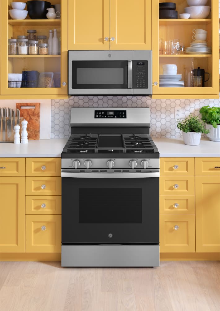 GE GGF600AVFS 30 Inch Freestanding Gas Smart Range with 5 Sealed