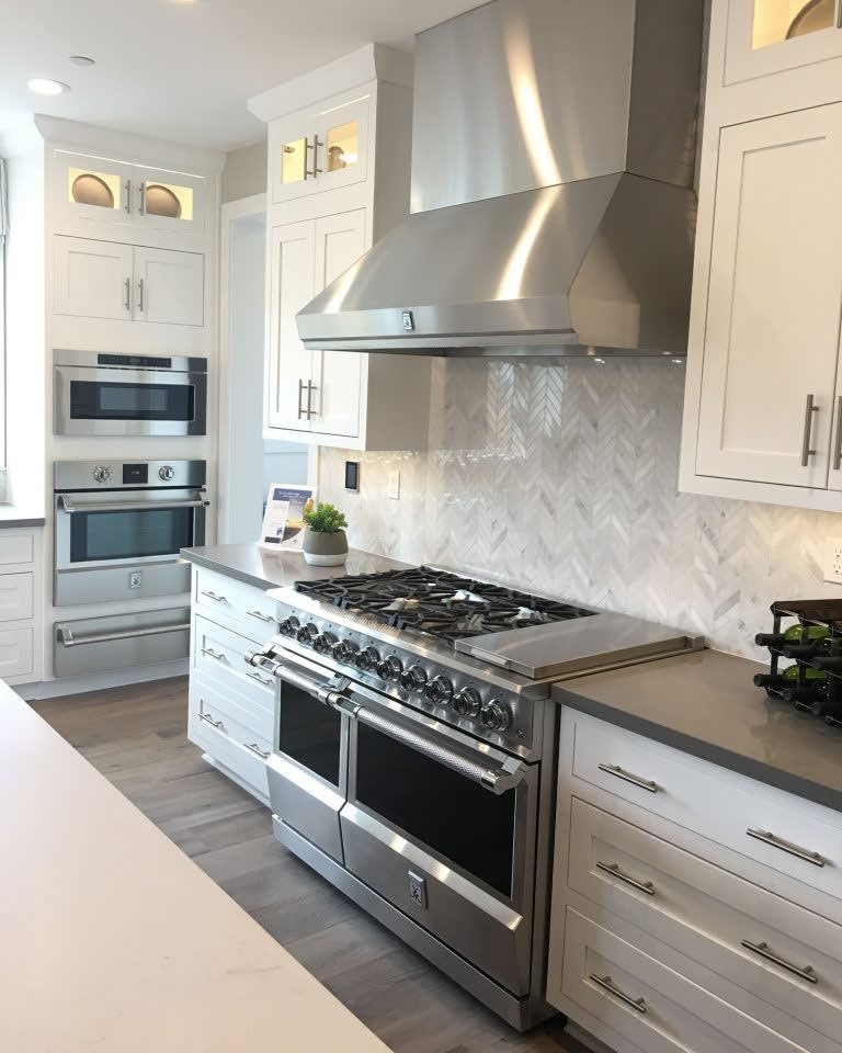 Hestan KRD484GDLPBG 48 Inch Freestanding Dual Fuel Range with 4 Sealed