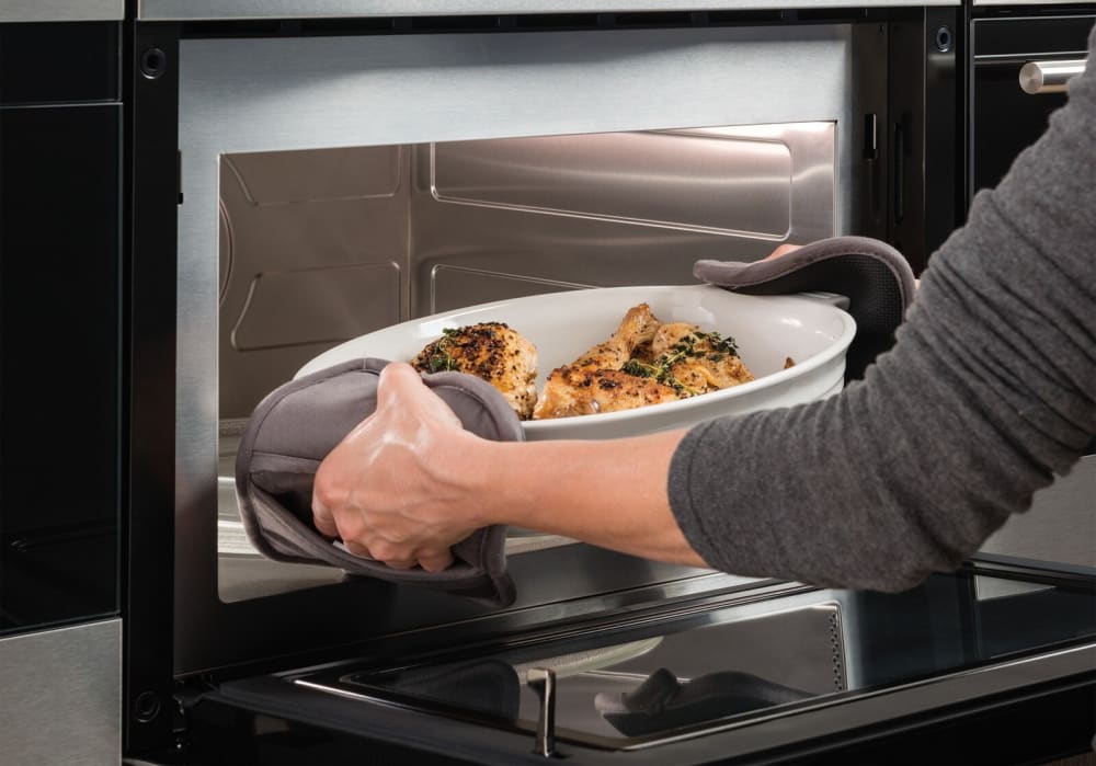Wolf MDD3050PESP 30 Inch Built-In Drop-Down Door Microwave Oven