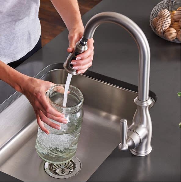 Moen 7185ESRS Brantford OneHandle Deck Mounted High Arc Pulldown