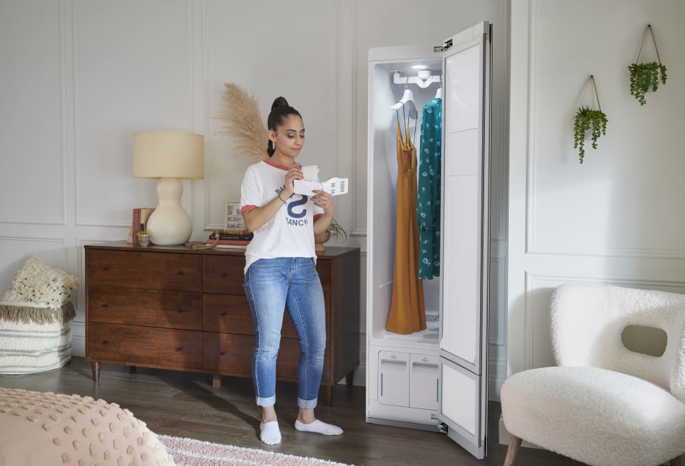 LG S3CW 18 Inch Smart Steam Closet with 11.4 lb. Capacity