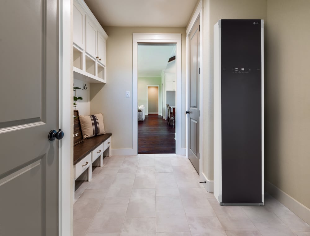 LG S3CW 18 Inch Smart Steam Closet with 11.4 lb. Capacity
