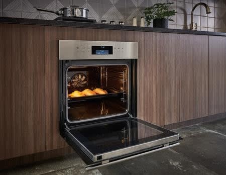 SO24TESTH Wolf 24 E Series Transitional Built-In Single Oven