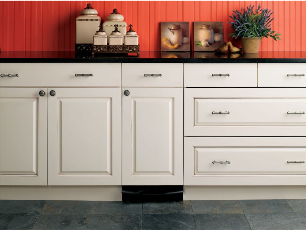 GE UCG1510NII 15 Inch BuiltIn Trash Compactor with 1.4 Cu. Ft