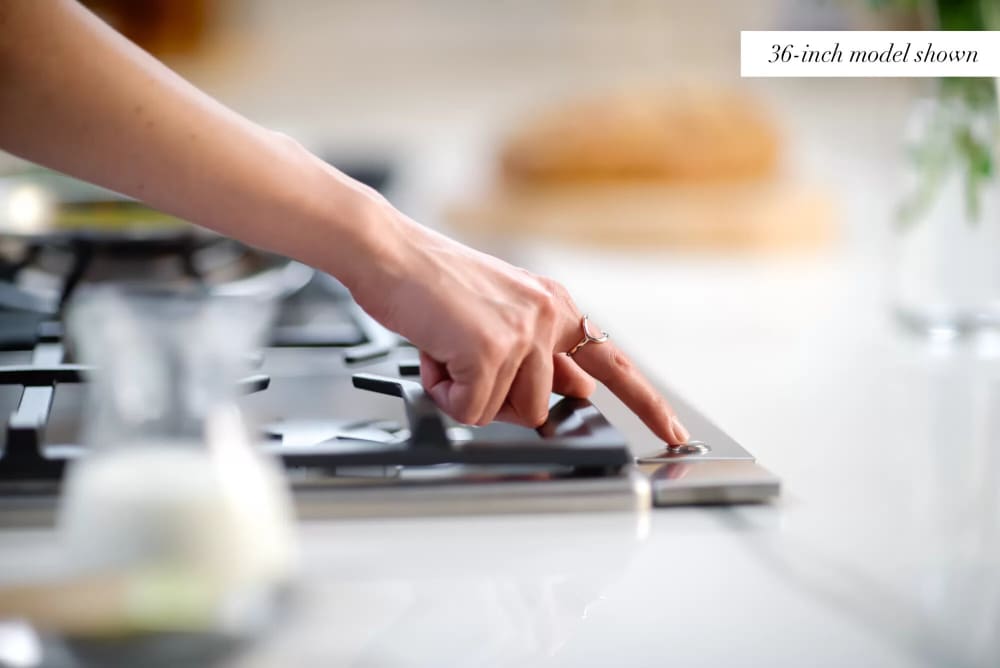 Thermador UCVM30XS 30 Inch Convertible Downdraft Range Hood with 3