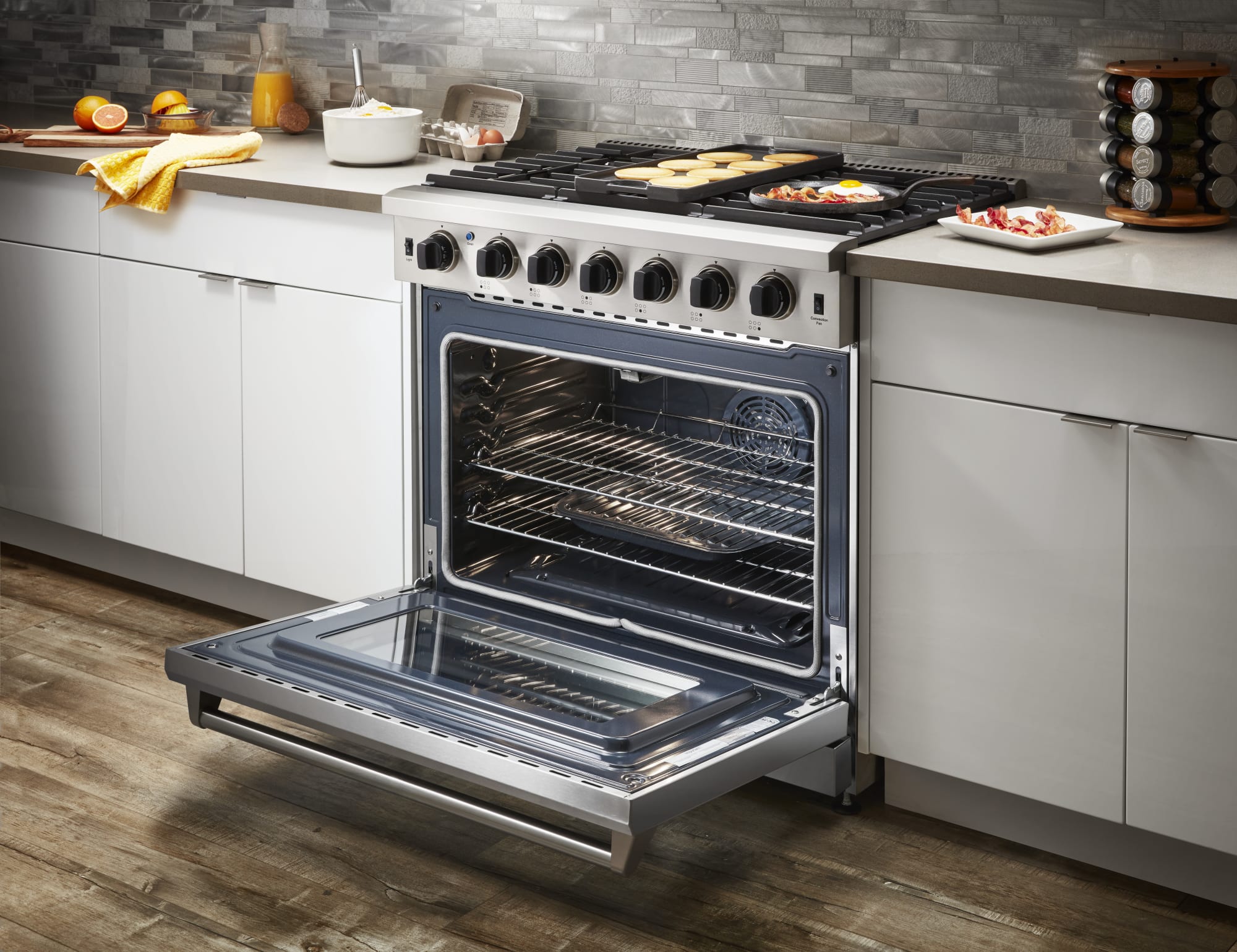Thor Kitchen LRG3601U 36 Inch Professional Gas Range with 6 Sealed