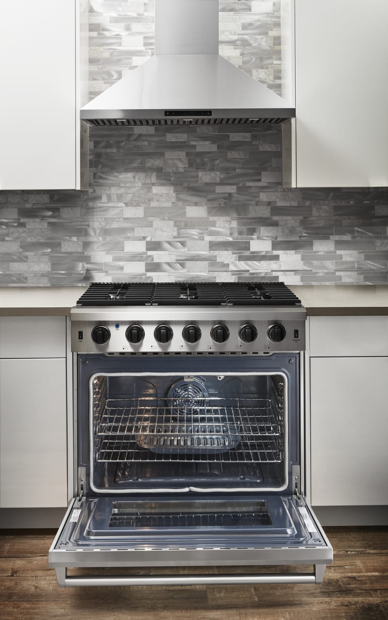 Thor Kitchen LRG3601U 36 Inch Professional Gas Range with 6 Sealed
