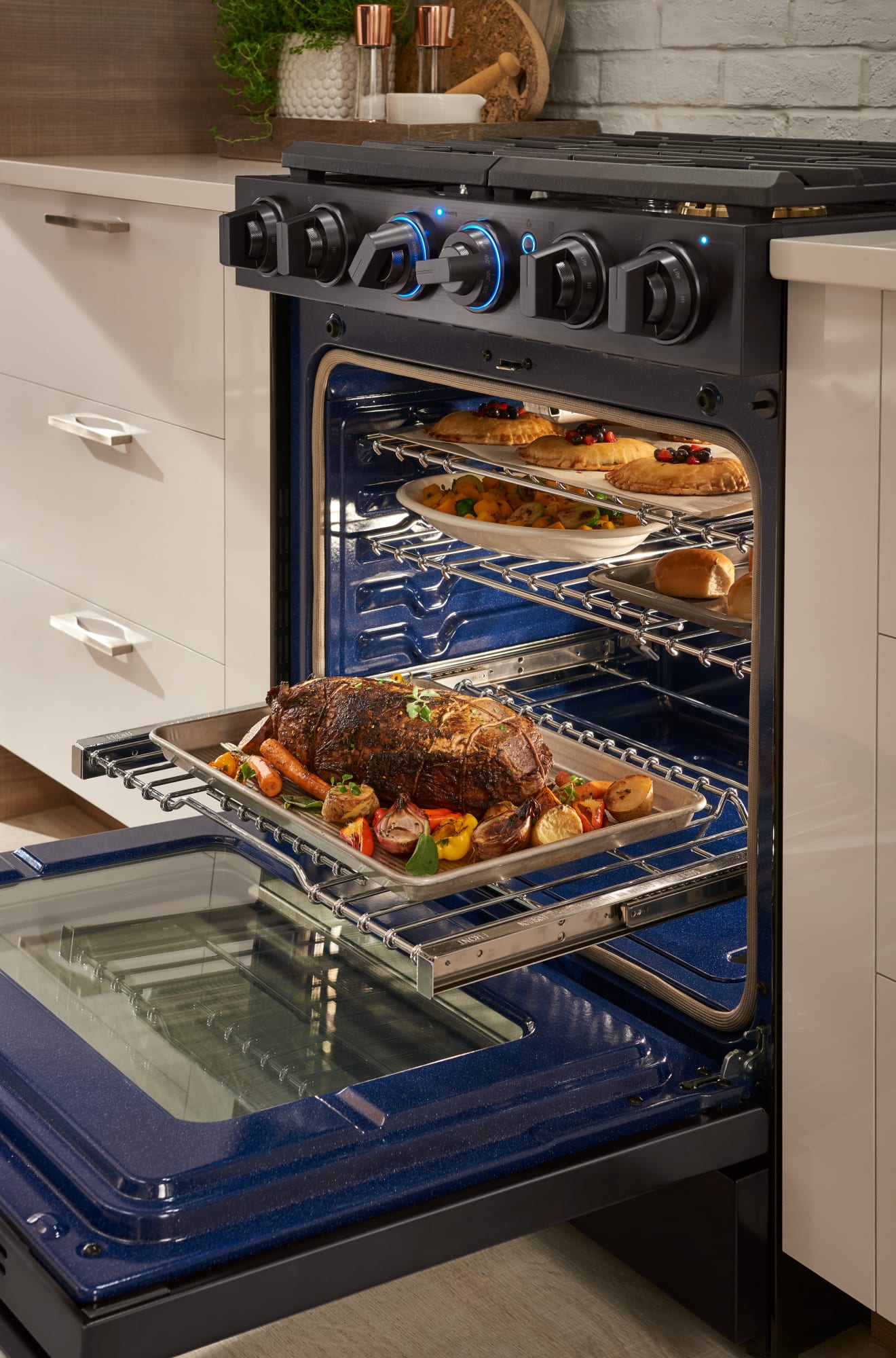 Samsung NX58M9960PM 30 Inch Smart SlideIn Gas Pro Range with WiFi