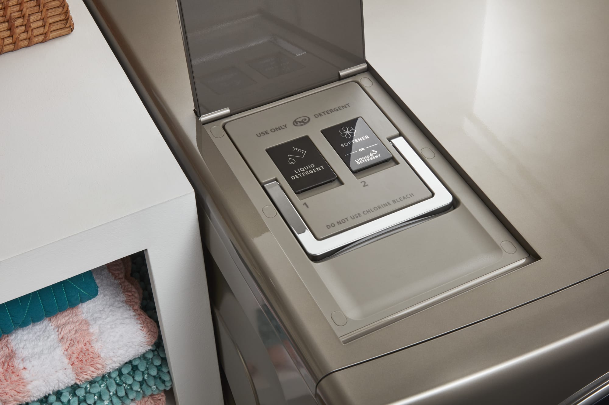 Whirlpool WFC8090GX 24 Inch Smart Front Load Washer/Dryer Combo with Wi