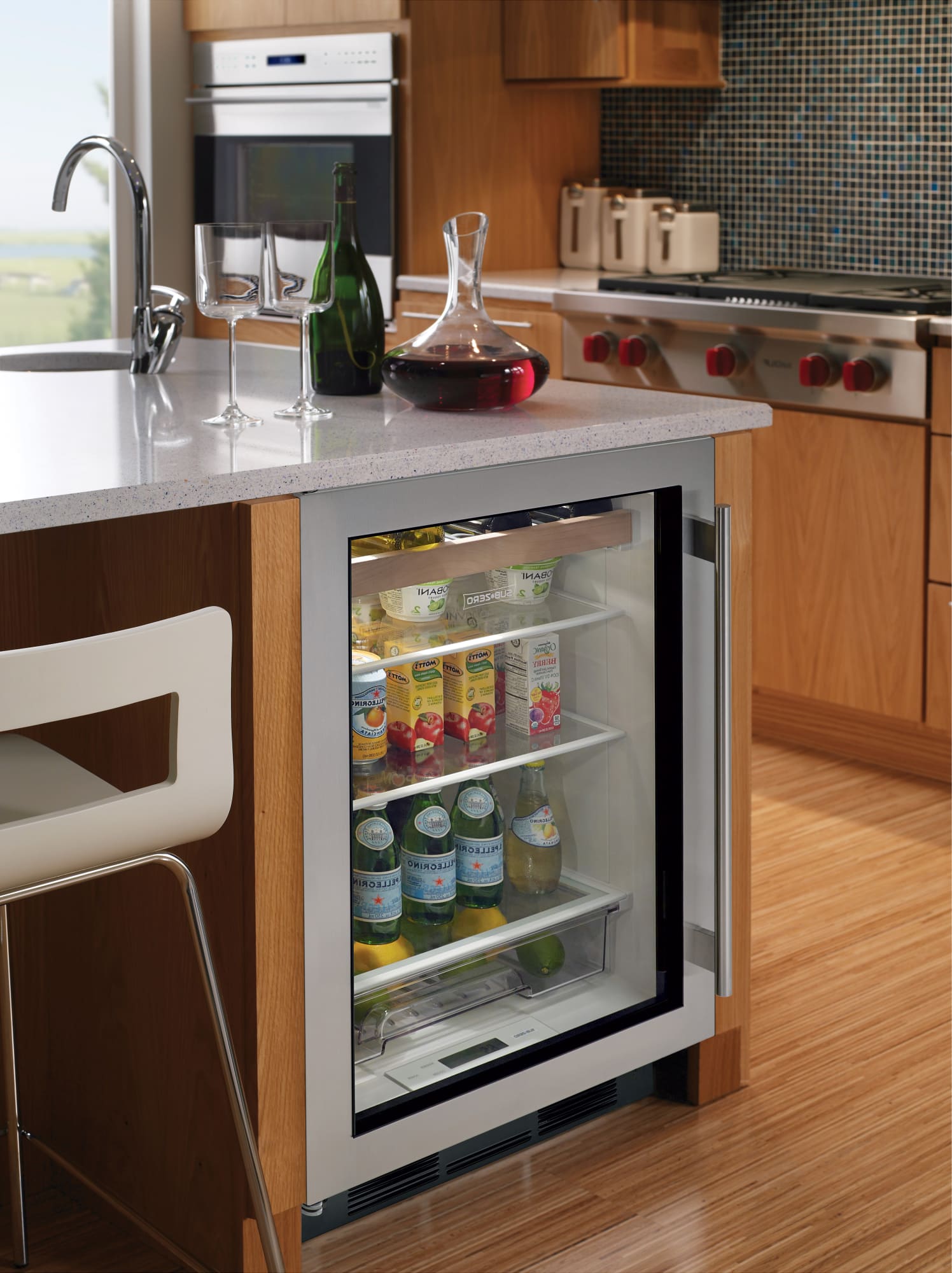 SubZero UC24BGSTHLH 24 Inch Builtin Undercounter Beverage Center with
