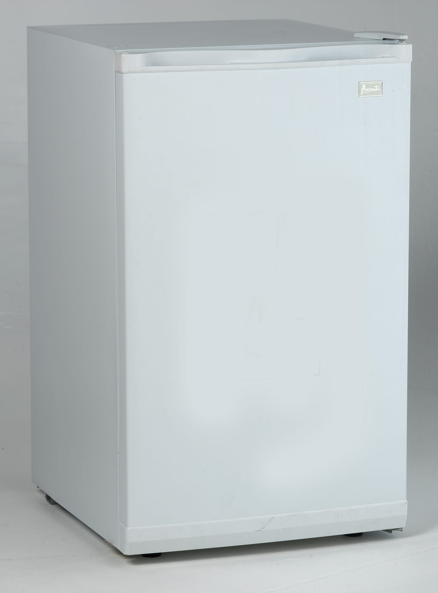 Avanti VF306 2.8 cu. ft. Upright Freezer with 3 Fixed Metal Shelves