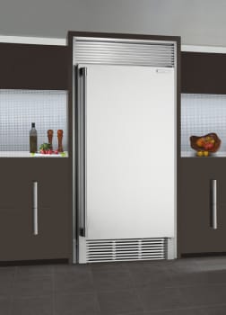 Electrolux E32ar75fps 16 5 Cu Ft All Refrigerator With 3 Spillsafe Sliding Glass Shelves Smooth Glide Crisper Drawers Pureadvantage Air Filter Dynamic Cool Digital Controls And Optional Trim Kit For Built In Look