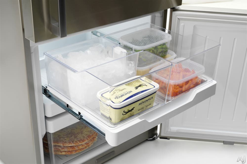 Fisher & Paykel E522BRXU 17.6 cu. ft. CounterDepth BottomFreezer