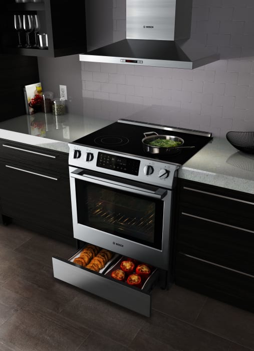 Bosch HEI8056U 30 Inch SlideIn Electric Range with 5 Elements, 4.6 cu