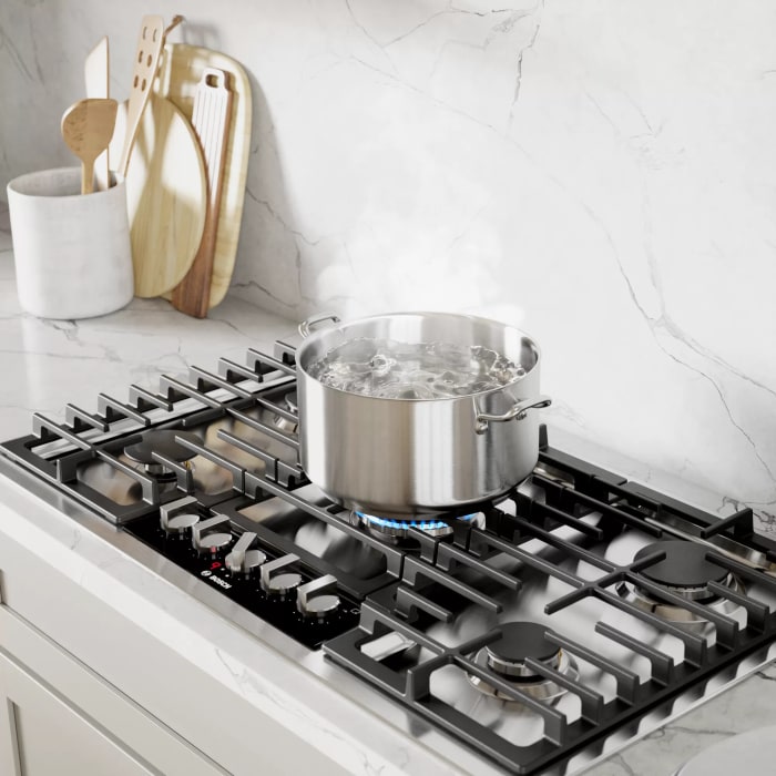 Bosch NGMP658UC 36 Inch Gas Cooktop with 5 Sealed Burners, Continuous Grates, DualRing Power