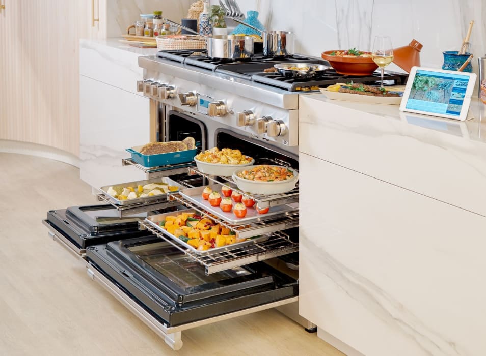 Thermador PRG366WH 36 Inch Freestanding Gas Smart Range with 6 Sealed