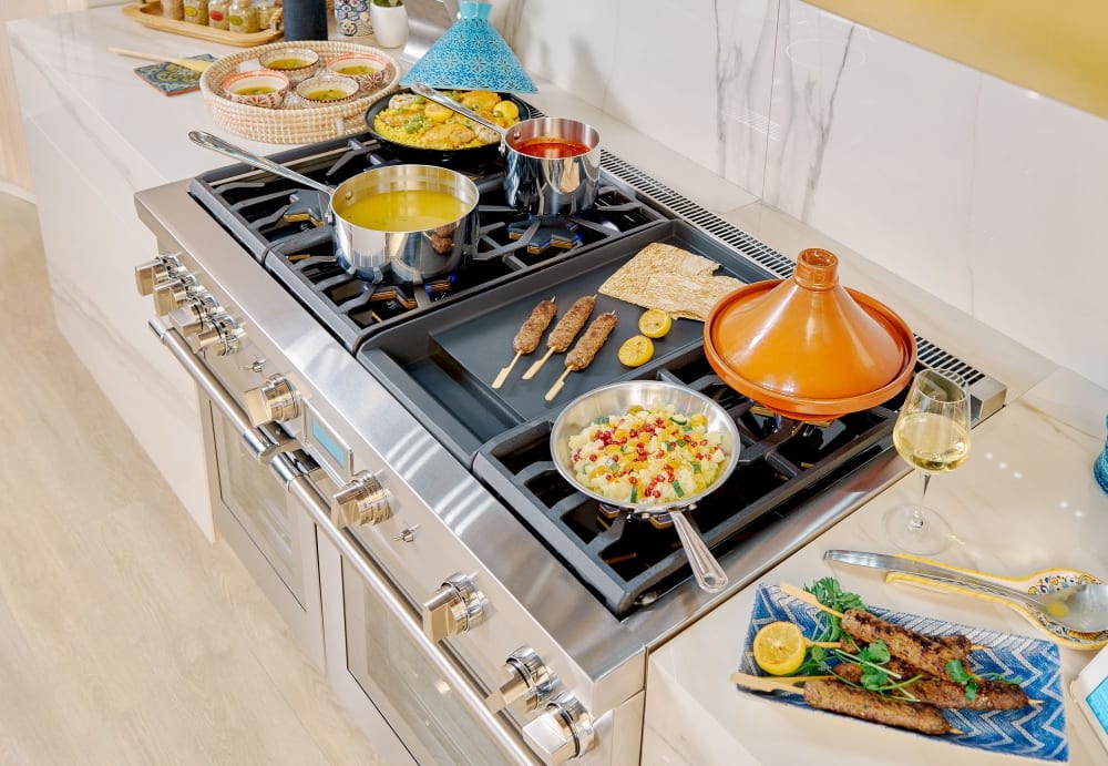 Thermador PRG366WH 36 Inch Freestanding Gas Smart Range with 6 Sealed