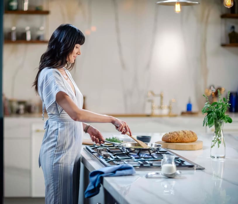 Thermador SGS365TS Gas Cooktop with 5 Sealed Burners, Continuous Grates