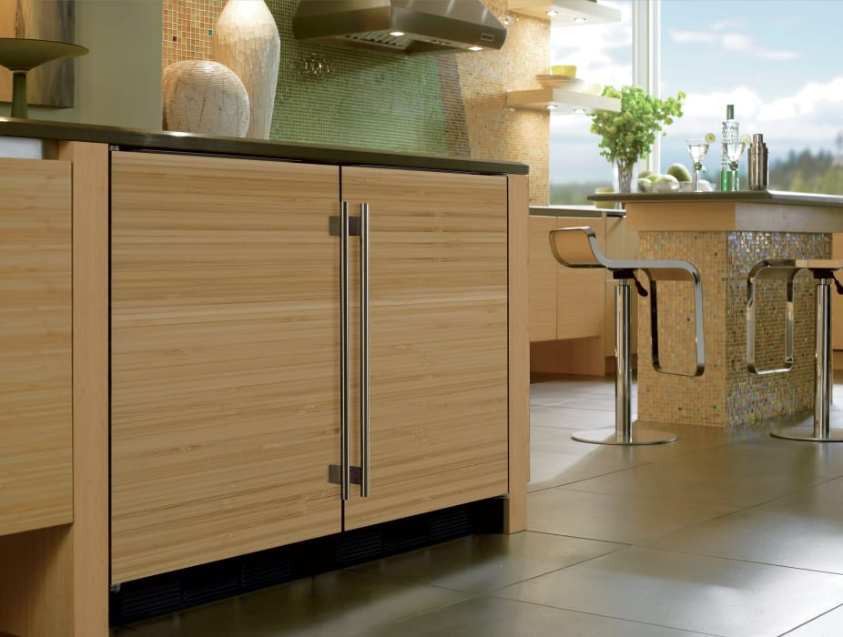 SubZero UC24RRH 24 Inch Builtin Undercounter AllRefrigerator with 5.