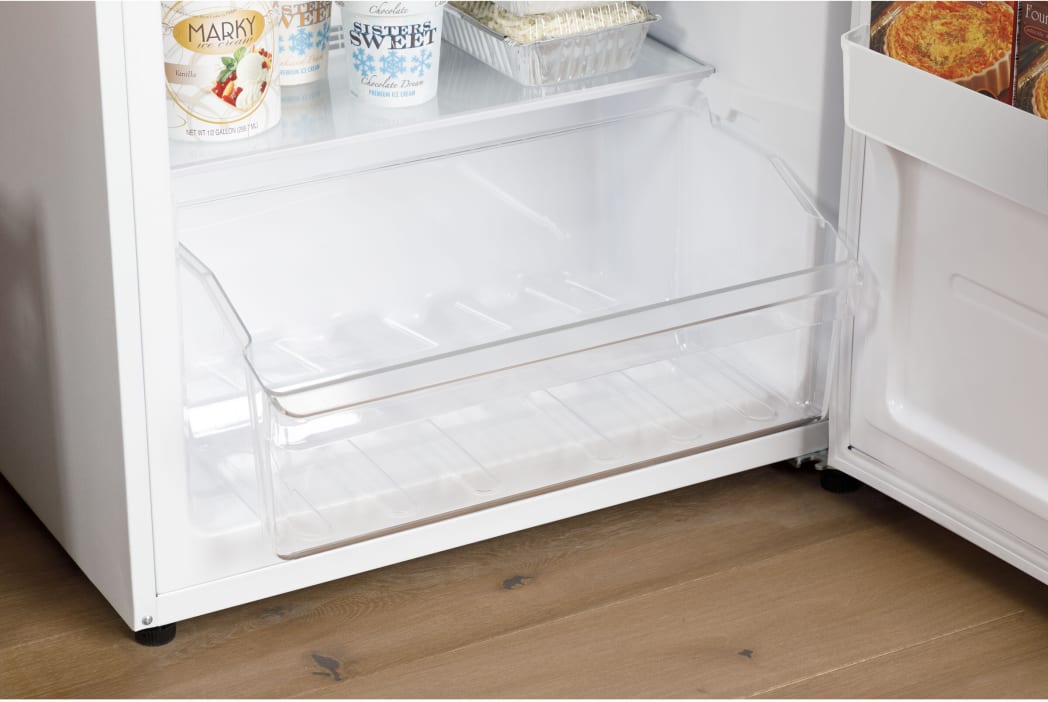 Hotpoint HUF13STRWW 28 Inch Upright Freezer with 13 Cu. Ft