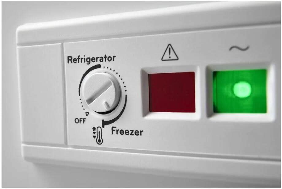 Maytag MZC5216LW 55 Inch Convertible Chest Freezer with 16 Cu. Ft