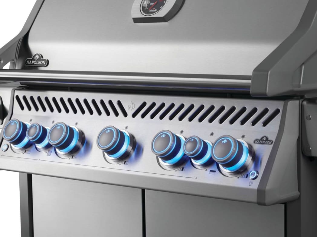 Napoleon RPS625RSIBNSS2 66 Inch Freestanding Gas Grill with 988 sq