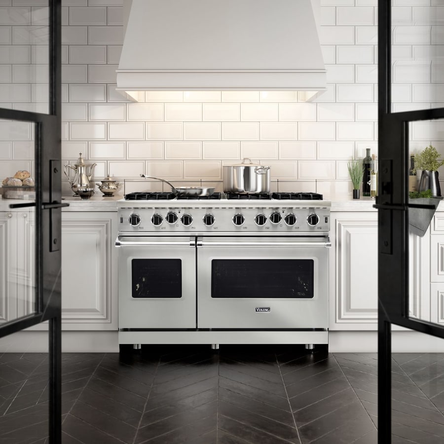 Viking VGIC54828BSSLP 48 Inch Freestanding Gas Range with 8 Open