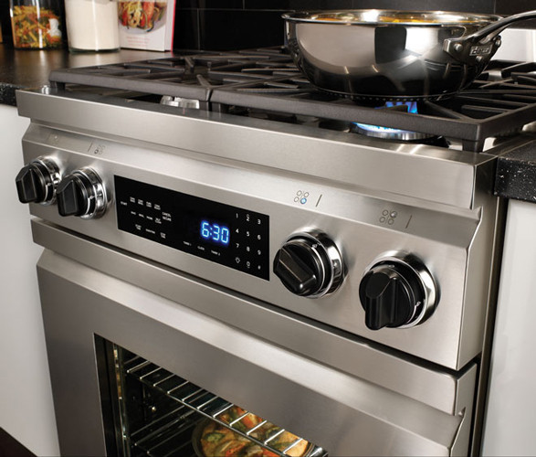 Dacor DR30DIH 30 Inch Pro-Style Slide-In Dual-Fuel Range with 3.9 cu